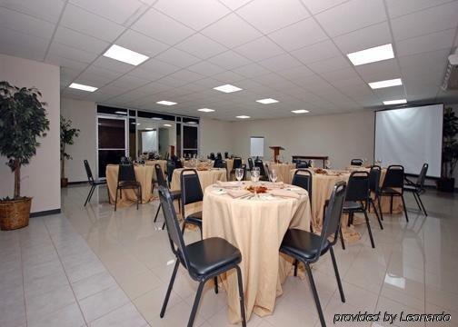 Quality Inn El Tuque بونسي المطعم الصورة